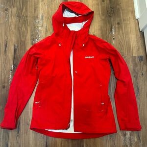 Women’s Patagonia rain jacket size small